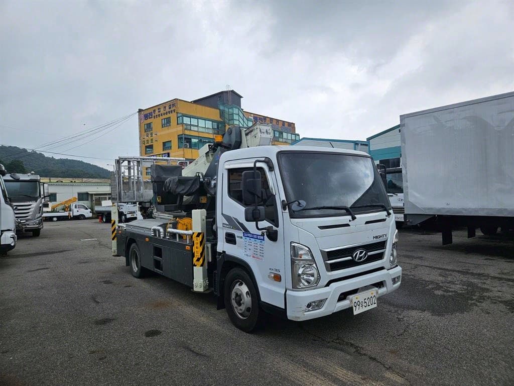 17년형 현대 마이티 수동 고소작업차 3톤 이상 중고화물차