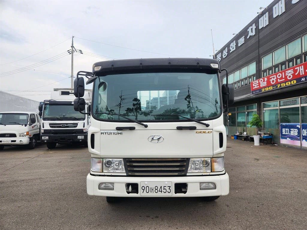 13년형 현대 메가트럭 수동 카고 5톤 중고화물차