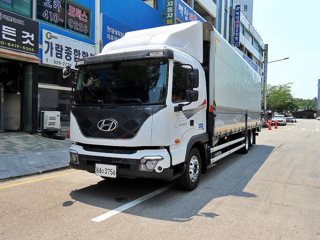 23년형 수동 윙바디 5.5톤 이상 중고화물차