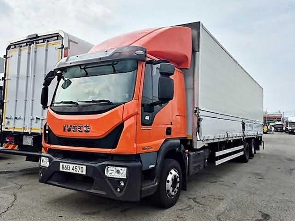 17년형 오토 윙바디 5.5톤 이상 중고화물차