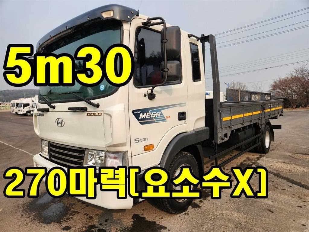 15년형 현대 메가트럭 수동 카고 5톤 5.3m 중고화물차
