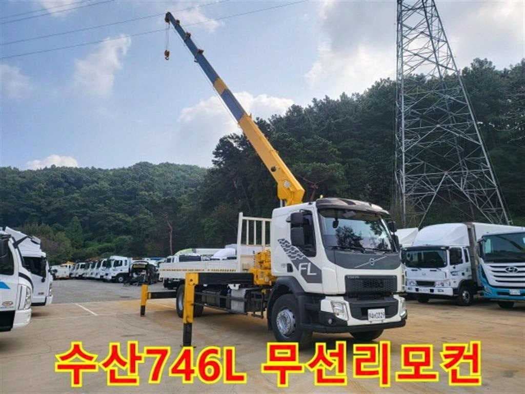 17년형 볼보 오토 카고크레인 크레인 5톤 중고화물차