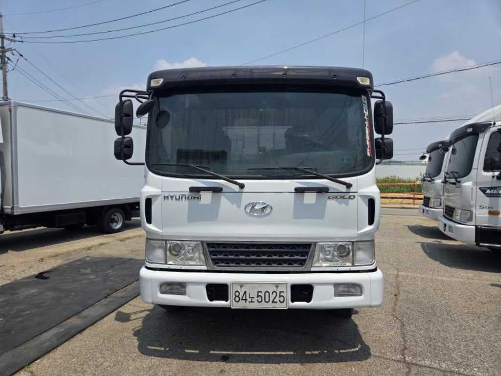 17년형 현대 메가트럭 수동 카고 4.5톤 중고화물차